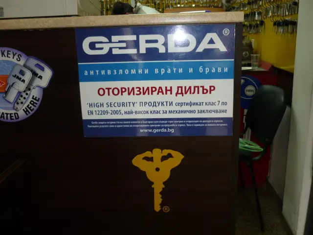 Табела „Оторизиран дилър“ на Gerda на тезгяха