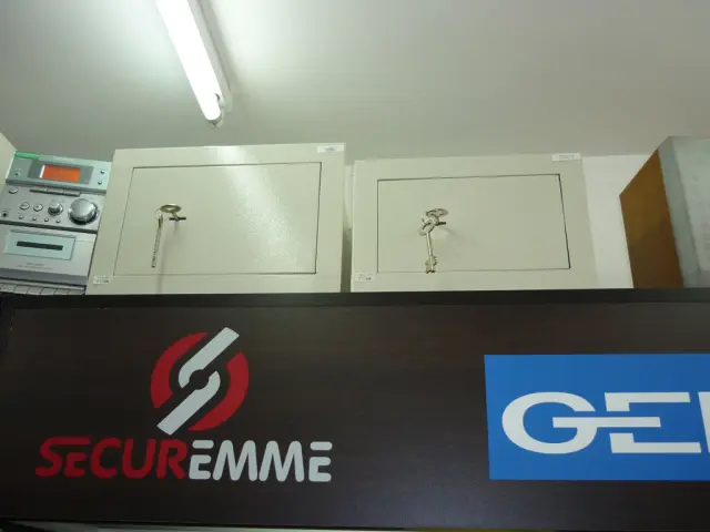 Сейфове и табела Securemme